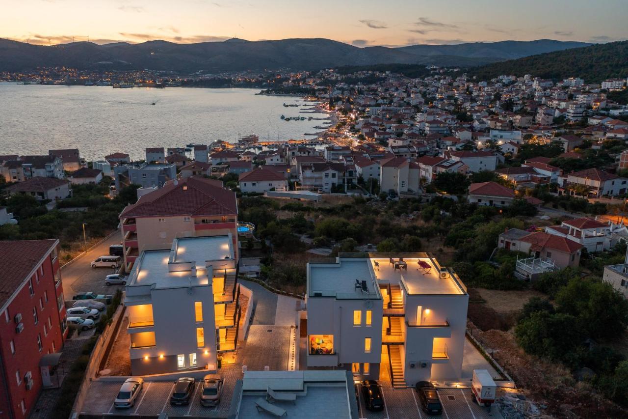Apartment Alegria In Okrug With Heated Pool, Sea View, Jacuzzi, Wifi Trogir Exterior foto
